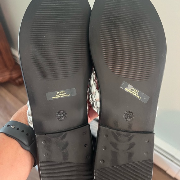 Tuscany By Easy Street Silver Coletta Square Toe Thong Sandal NIB - Picture 7 of 8